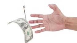 我發現媽媽的存款都買基金、保險，甚至差點賣掉房子...快給長輩看，「保證保本」背後可能有陷阱