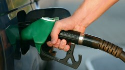 原油價格一夕暴跌！創波灣戰爭以來最大跌幅，國際油市發生什麼事？