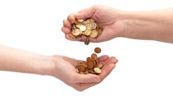 賣出持股繳保費、股市賠錢就改買儲蓄險…理財專家：同筆資金不斷「大挪移」，資產怎能有效增長？