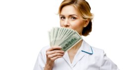 只買0050的佛系投資法被取笑不夠上進...小護士不看盤投資，默默累積近百萬資產