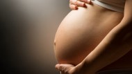 懷孕媽咪離職待產，生育給付該怎麼請？3張圖一次看懂！