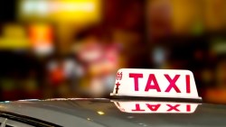 人生沒有後悔藥！玩選擇權慘賠千萬積蓄，如今開計程車力保房子，他只求這件事成真