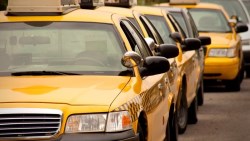 不怕Uber搶單，計程車司機挑對時機上工月入7萬以上！20分鐘的談話讓他學會經營訣竅