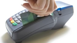 小資省錢妙招》繳保費刷信用卡，可以省不少！最高1.88%現金回饋