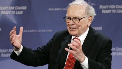 換掉20美元掀蓋手機，蘋果最大股東巴菲特終於也用iPhone