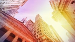 金融股可以存股嗎？選公股還是民營股？理財顧問：得先頂得住10年虧損