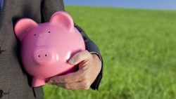 數學系碩士4年存300張金融股，分享存股4關鍵：趁早存，用配息降低成本