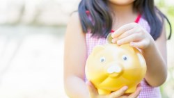 小孩紅包、零用錢怎麼存？理財專家媽媽：這6家通路每月1千元就能買基金