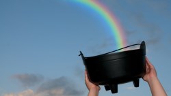 財務赤字可以改善，信任赤字難以彌補！金管會：防疫險2年內都能領，把醫療量能留給需要的人