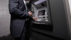 孩童家庭防疫補貼1萬元領取教學》ATM、上網申請，都是4步驟快速領！
