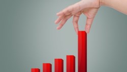 Q4面板價格可望續揚，外資上調友達目標價至16.5元