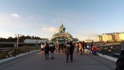 提供顧客幸福感、思考誰會是第1個回頭客…揭開迪士尼樂園的「圈粉」模式…