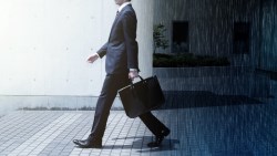 「背房貸、年過40還要養家」是你的縮影嗎？「認真工作」也許正是阻礙有錢的原因！