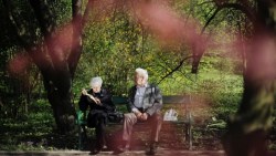 父母的下半生需要人照顧，但你的下半生更長...資深人資勸：千萬不要選擇不工作