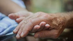 台灣失智人口近30萬，照顧成人人必知課題！職能治療師傳授6重點，照顧長輩更放心！