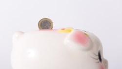 因為錢不夠用，想用兼差、投資改善財務？財務專家：拚命開源前，何不先從節流著手？