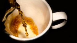 月入600萬，卻堅持自己泡咖啡？有錢人和你想的不一樣，這些日常小確幸對他們來說竟是種浪費